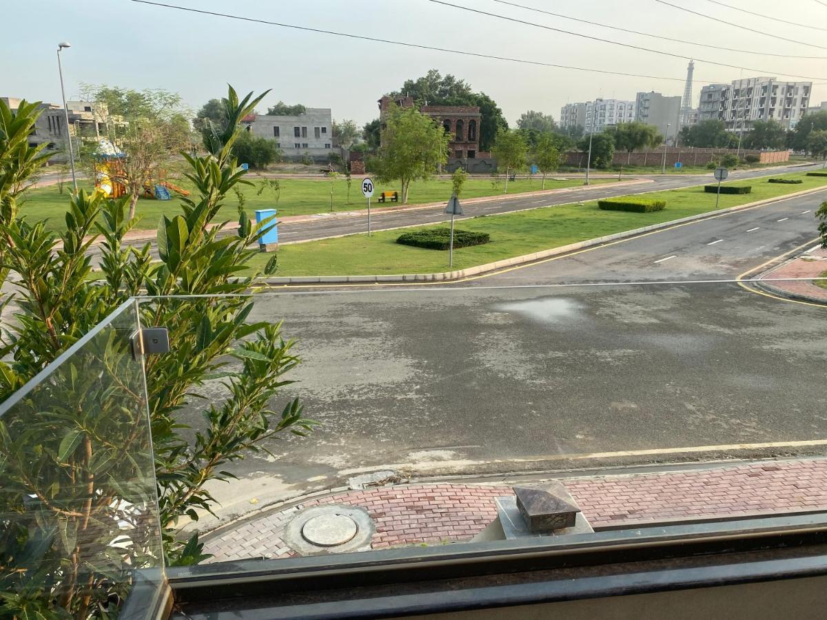 Burj Al Bahria Town Luxury Suites Lahore Exterior photo