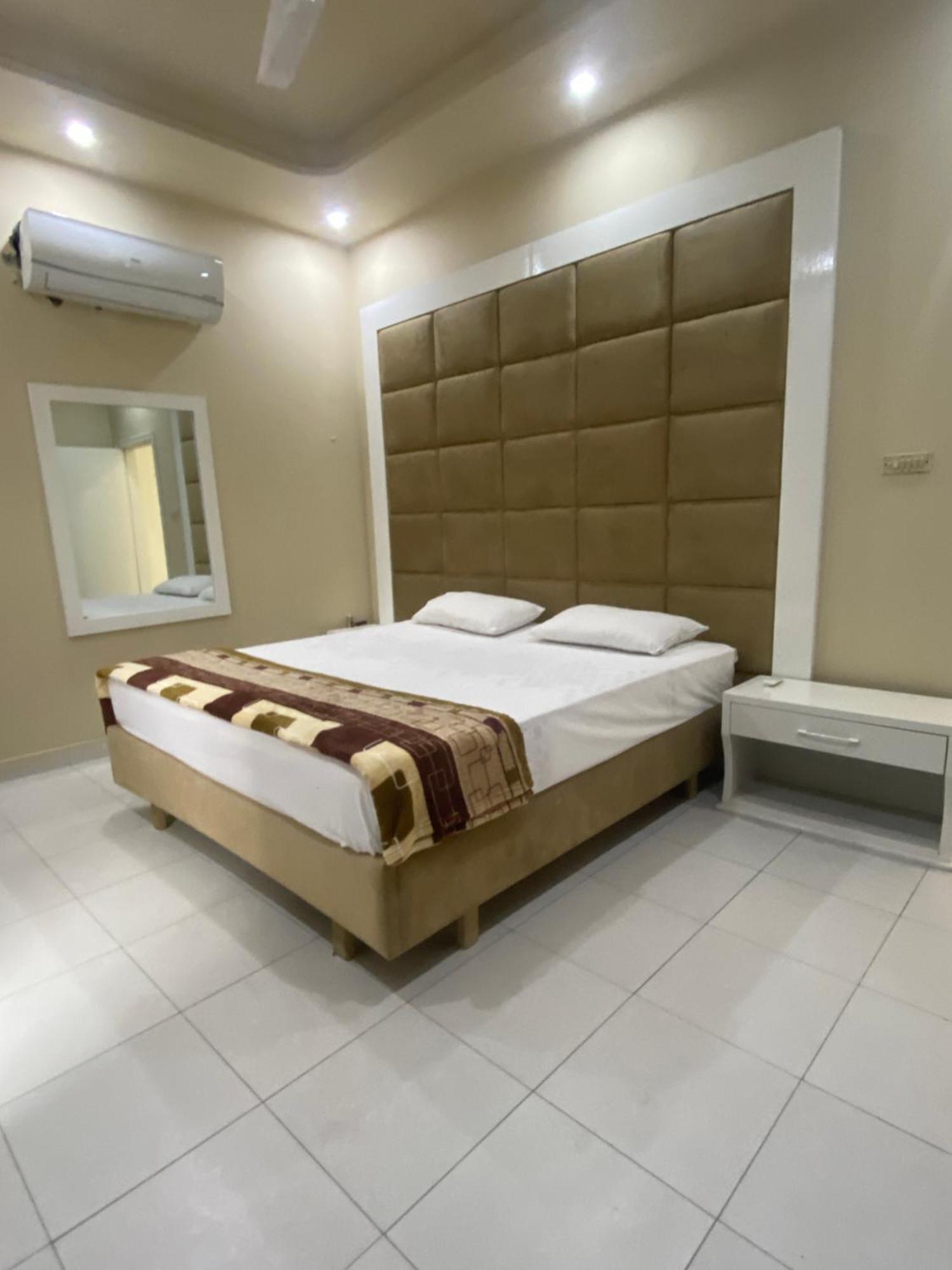 Burj Al Bahria Town Luxury Suites Lahore Exterior photo